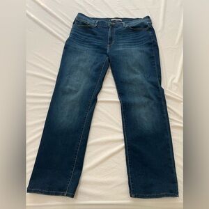 Joe’s casual in mid-rise straight-leg jeans